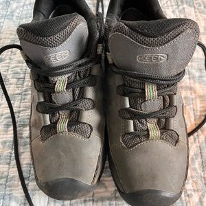 Boys Keen Hiking shoes size 2